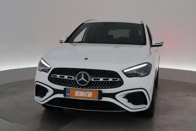 Valkoinen Maastoauto, Mercedes-Benz GLA – VAR-96749