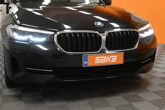 Musta Farmari, BMW 530 – VAR-96939