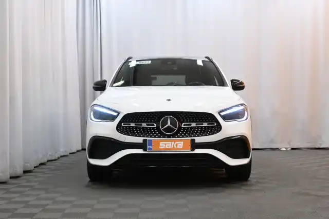 Valkoinen Maastoauto, Mercedes-Benz GLA – VAR-97051