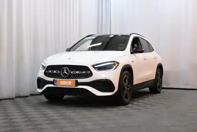 Valkoinen Maastoauto, Mercedes-Benz GLA – VAR-97051