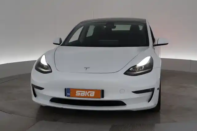 Valkoinen Sedan, Tesla Model 3 – VAR-97201