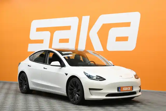 Valkoinen Sedan, Tesla Model 3 – VAR-97201