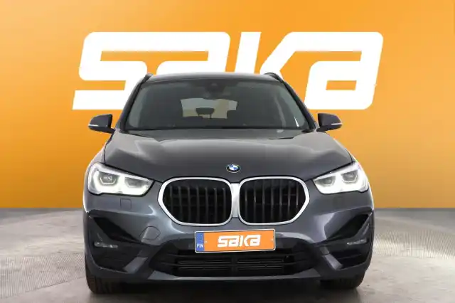 Harmaa Maastoauto, BMW X1 – VAR-97284