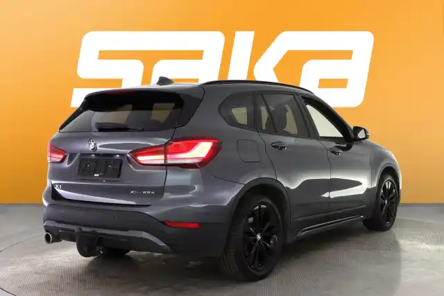 Harmaa Maastoauto, BMW X1 – VAR-97284