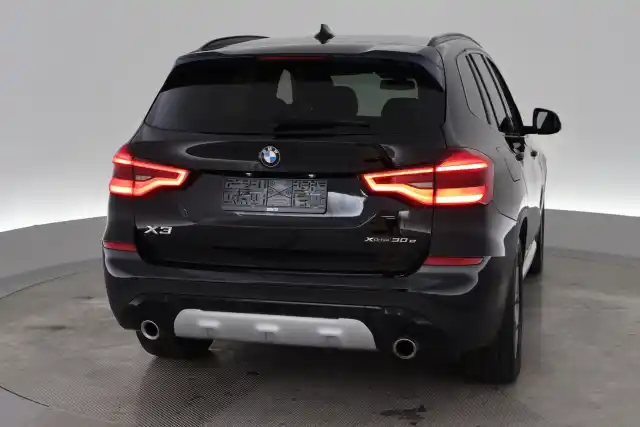 Musta Maastoauto, BMW X3 – VAR-97317