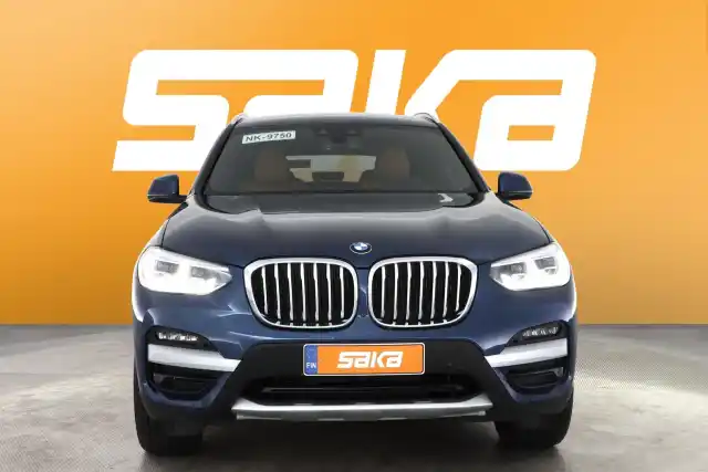 Sininen Maastoauto, BMW X3 – VAR-97533