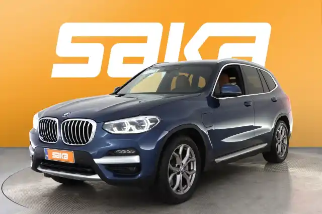 Sininen Maastoauto, BMW X3 – VAR-97533