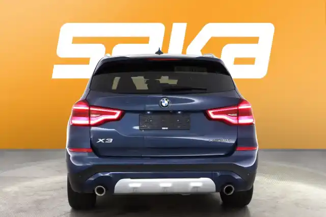 Sininen Maastoauto, BMW X3 – VAR-97533