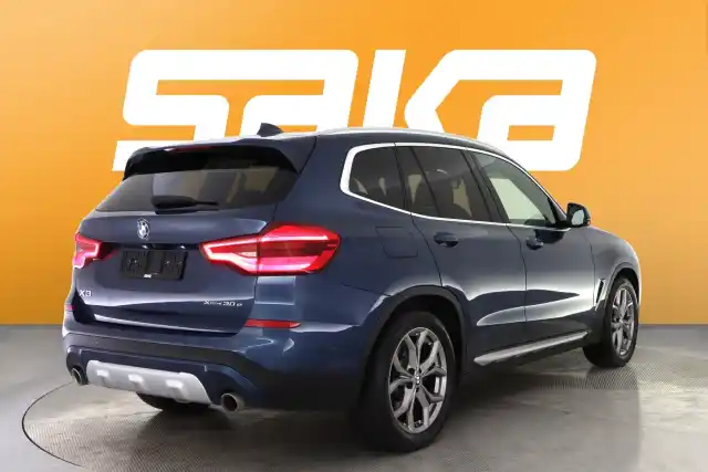 Sininen Maastoauto, BMW X3 – VAR-97533