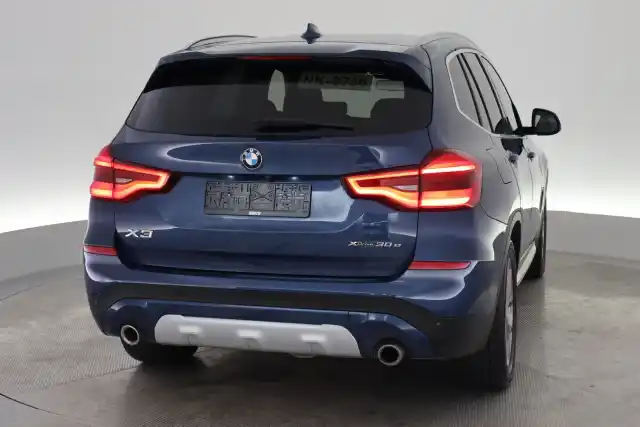 Sininen Maastoauto, BMW X3 – VAR-97533