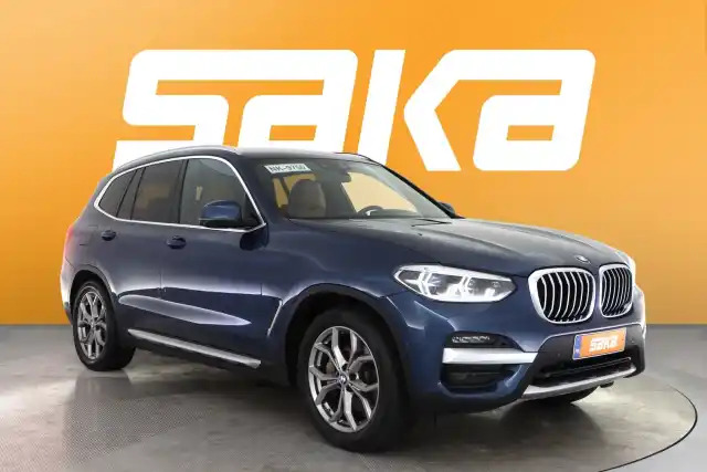 Sininen Maastoauto, BMW X3 – VAR-97533