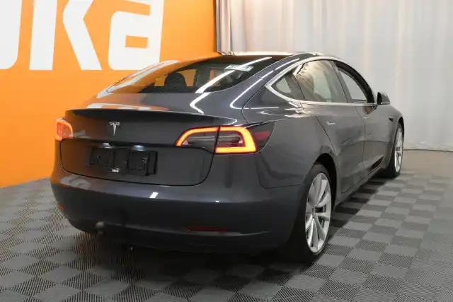 Harmaa Sedan, Tesla Model 3 – VAR-98236