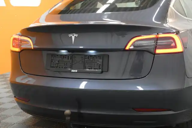 Harmaa Sedan, Tesla Model 3 – VAR-98236