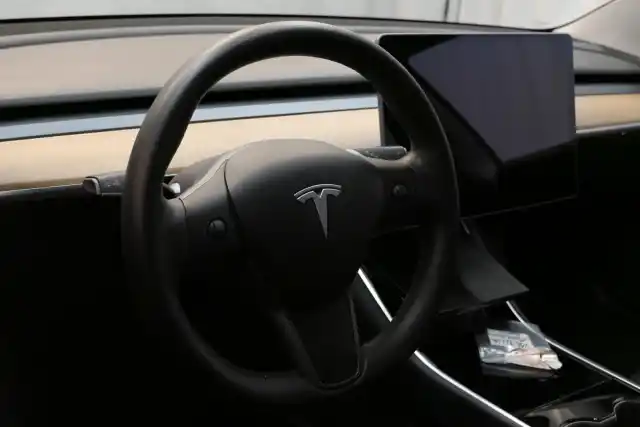 Harmaa Sedan, Tesla Model 3 – VAR-98236