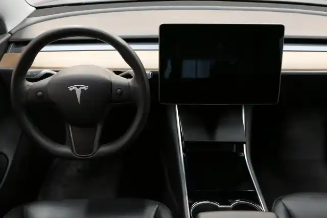 Harmaa Sedan, Tesla Model 3 – VAR-98236