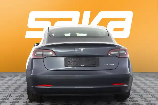 Harmaa Sedan, Tesla Model 3 – VAR-98909