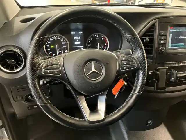 Valkoinen Pakettiauto, Mercedes-Benz Vito – VAR-99221