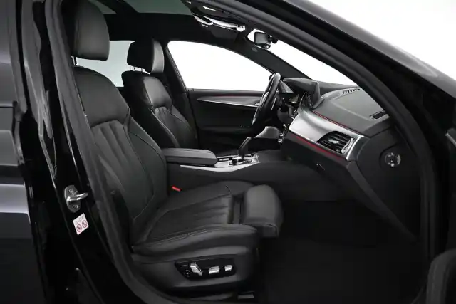  Farmari, BMW 540 – VAR-99577