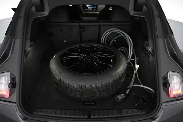 Musta Maastoauto, BMW iX – VAR-99734