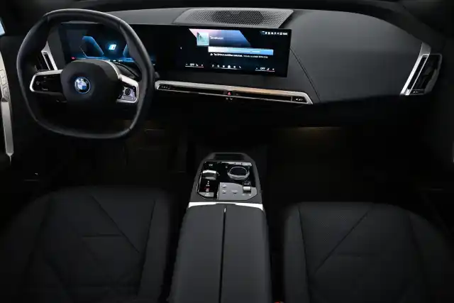 Musta Maastoauto, BMW iX – VAR-99734