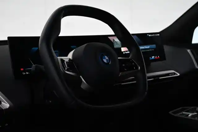 Musta Maastoauto, BMW iX – VAR-99734