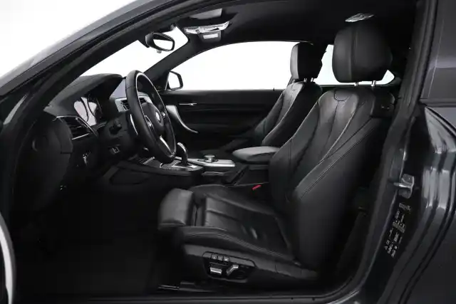 Harmaa Coupe, BMW M240i – VAR-A53275