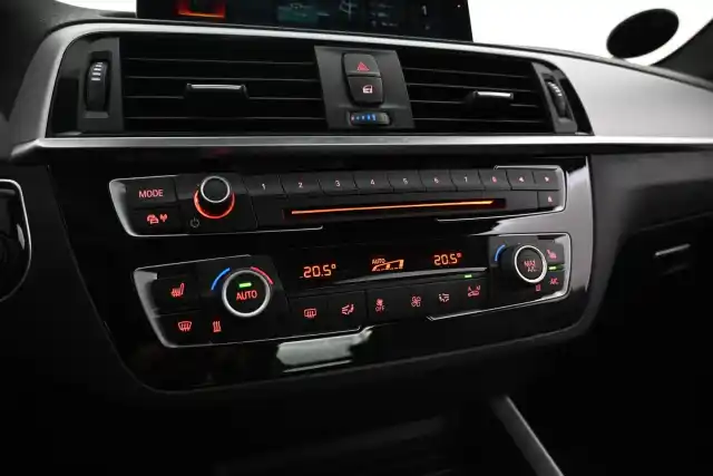 Harmaa Coupe, BMW M240i – VAR-A53275