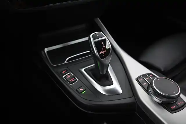 Harmaa Coupe, BMW M240i – VAR-A53275