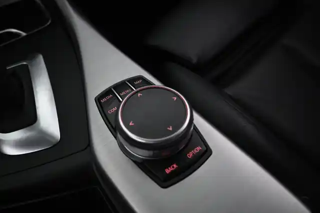 Harmaa Coupe, BMW M240i – VAR-A53275