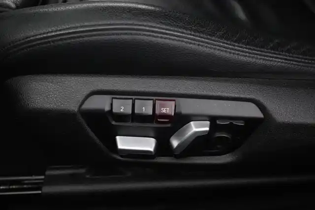 Harmaa Coupe, BMW M240i – VAR-A53275