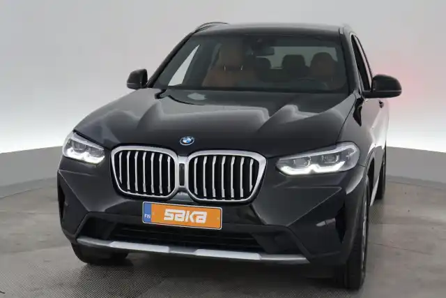 Musta Maastoauto, BMW X3 – VAR-K09713