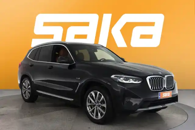 Musta Maastoauto, BMW X3 – VAR-K09713