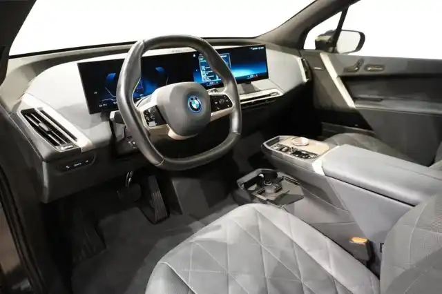 Musta Maastoauto, BMW iX – VAR-K62602