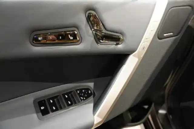 Musta Maastoauto, BMW iX – VAR-K62602