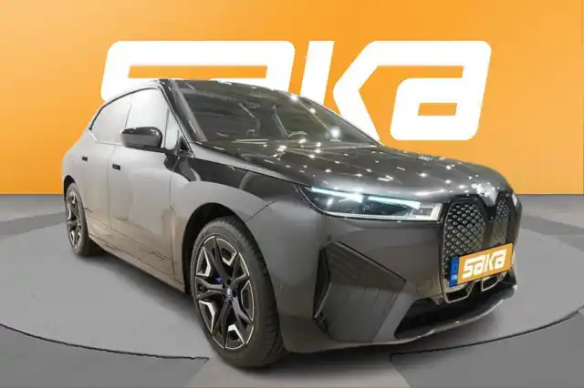 Musta Maastoauto, BMW iX – VAR-K62602