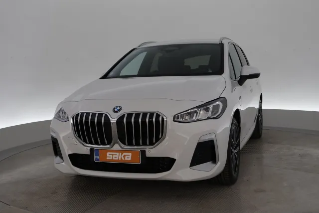 Valkoinen Tila-auto, BMW 225 – VAR-L56290