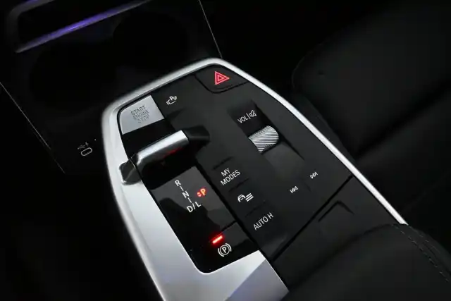 Harmaa Tila-auto, BMW 225 – VAR-M23909