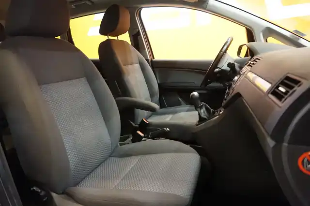 Harmaa Tila-auto, Ford Focus C-Max – VBY-832