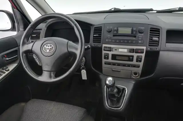 Punainen Farmari, Toyota Corolla Verso – VCG-295