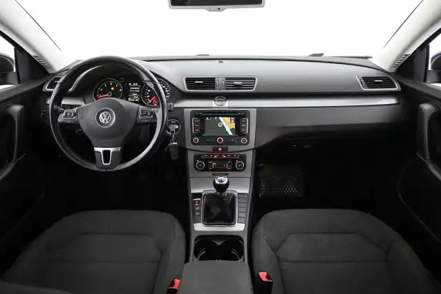 Harmaa Sedan, Volkswagen Passat – VEZ-809