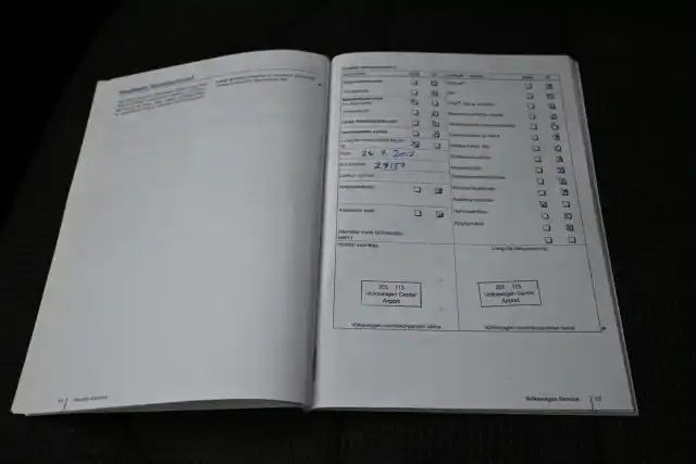 Harmaa Sedan, Volkswagen Passat – VEZ-809