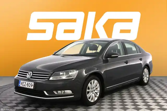 Harmaa Sedan, Volkswagen Passat – VEZ-809