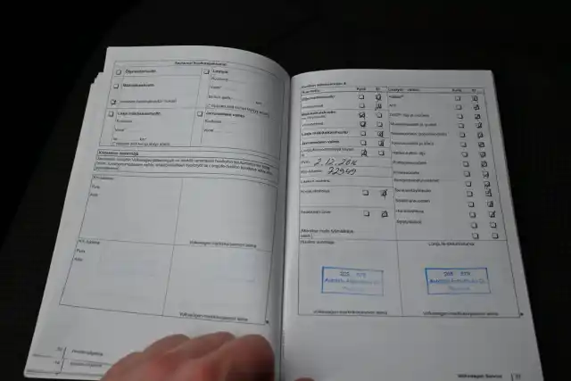 Harmaa Sedan, Volkswagen Passat – VEZ-809