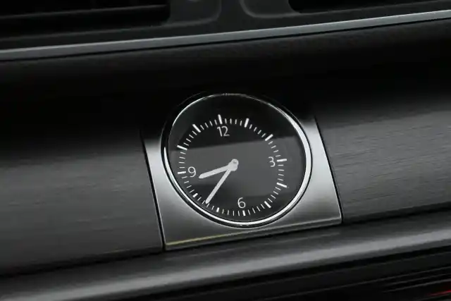 Harmaa Sedan, Volkswagen Passat – VEZ-809