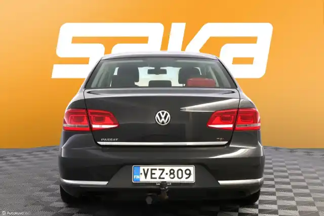 Harmaa Sedan, Volkswagen Passat – VEZ-809