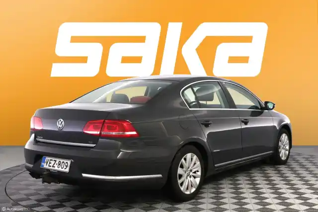 Harmaa Sedan, Volkswagen Passat – VEZ-809