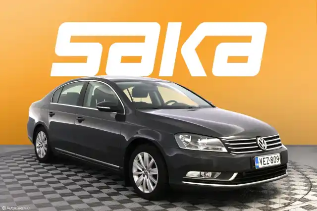 Harmaa Sedan, Volkswagen Passat – VEZ-809
