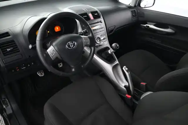 Musta Viistoperä, Toyota Auris – VJY-458