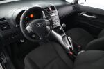 Musta Viistoperä, Toyota Auris – VJY-458, kuva 11