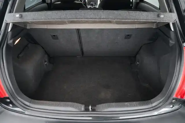 Musta Viistoperä, Toyota Auris – VJY-458